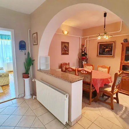 Hotel Holiday House Fogarasi