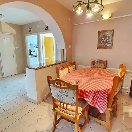Holiday House Fogarasi 4*