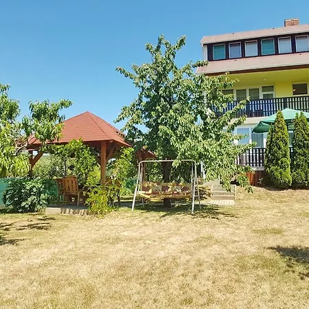 Holiday House Fogarasi Hotel