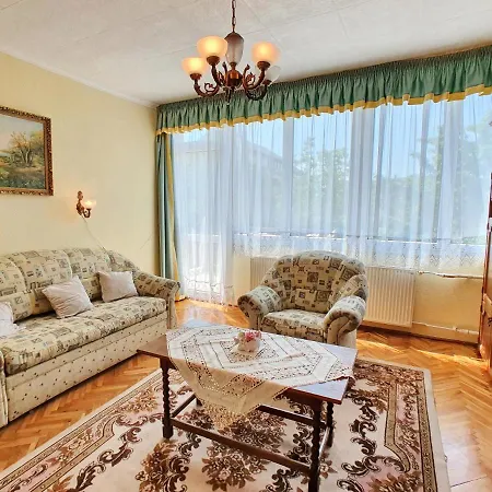 Hotel Holiday House Fogarasi 4*