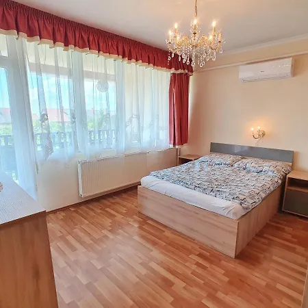Holiday House Fogarasi Hotel 4*