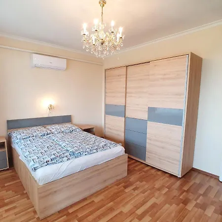 Hotel Holiday House Fogarasi 4*