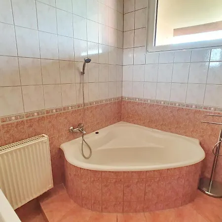 Holiday House Fogarasi Hotel
